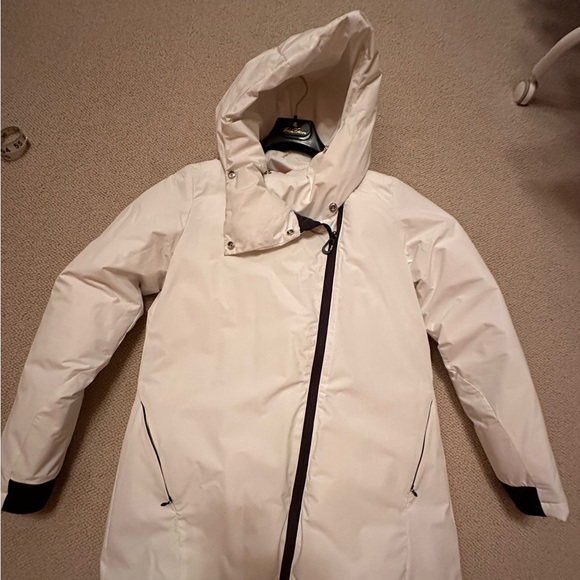 Suns board limited edition Gabriel’e and Penelope Muccino women’s coat - Picture 3 of 12